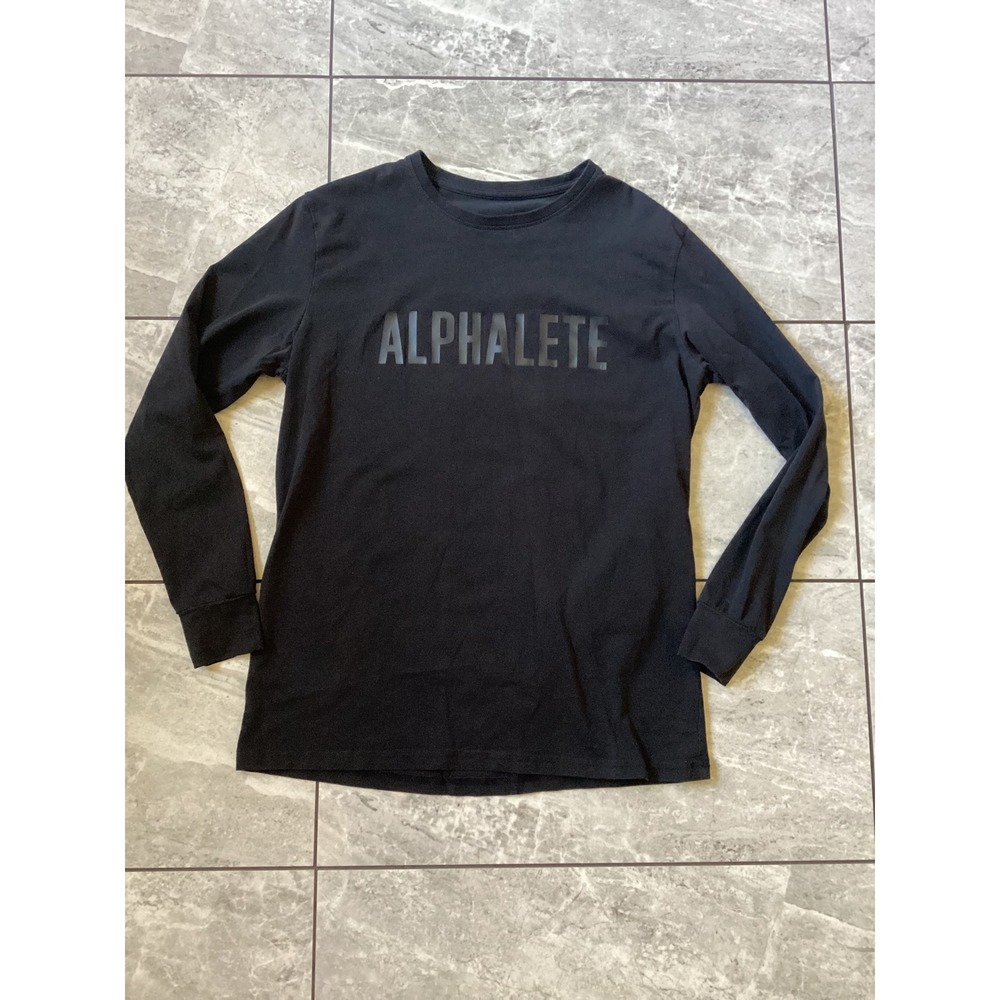 Alphalete Mens Performance Fit Long Sleeve Shirt Black Medium Logo Graphic Tee